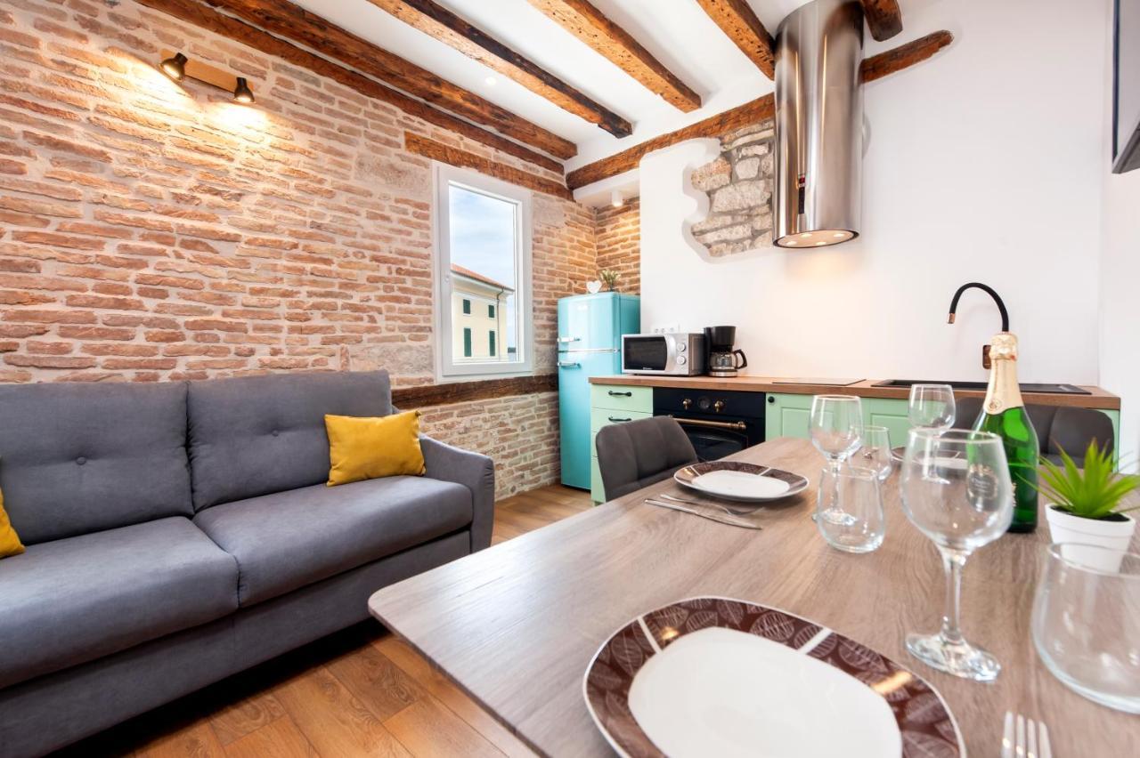 The Yellow House Apartments Rovigno Esterno foto