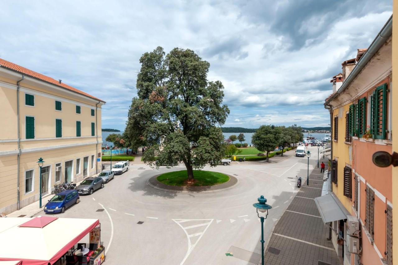 The Yellow House Apartments Rovigno Esterno foto