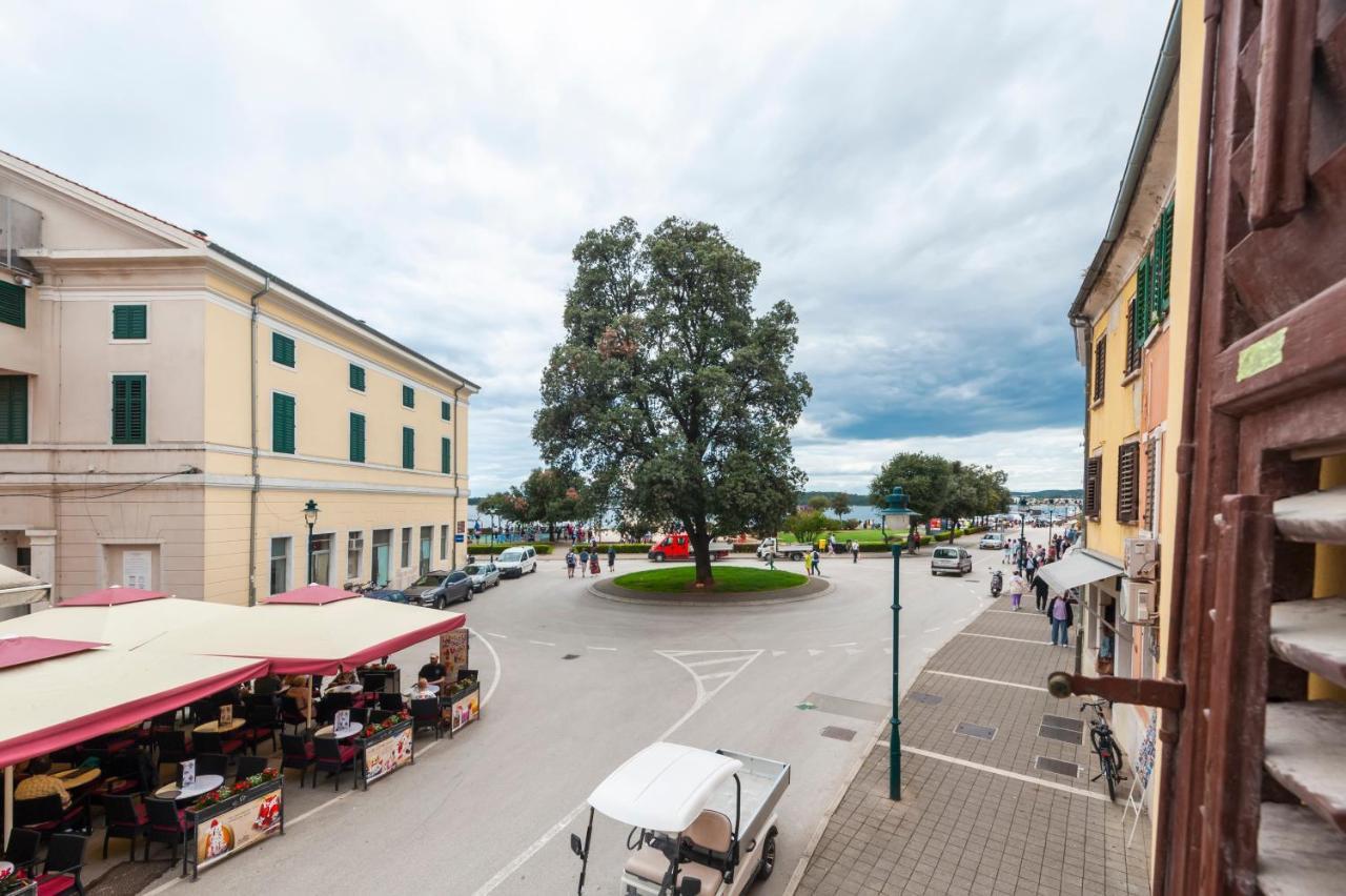 The Yellow House Apartments Rovigno Esterno foto